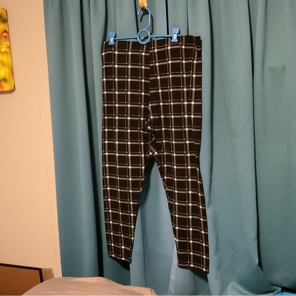 just be Pants - Just Be Black Comfortable Gray Plaid Pants